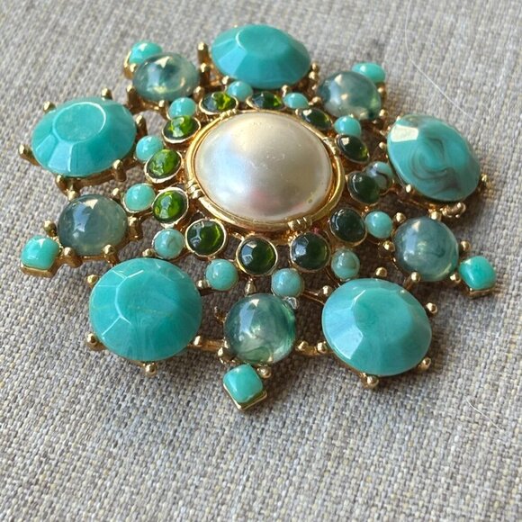 Vintage Inspired Faceted Faux Turquoise Pearl Green Burst Gold Tone Brooch - Picture 5 of 9